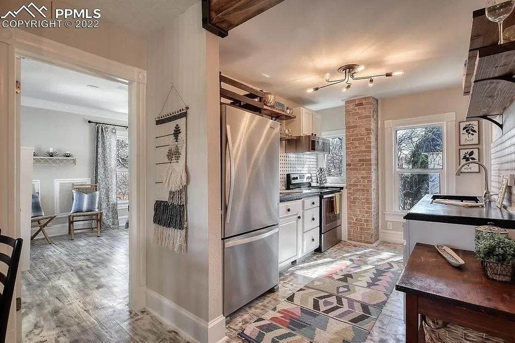 129 North Wahsatch Avenue, Unit B - Photo 5 of 17