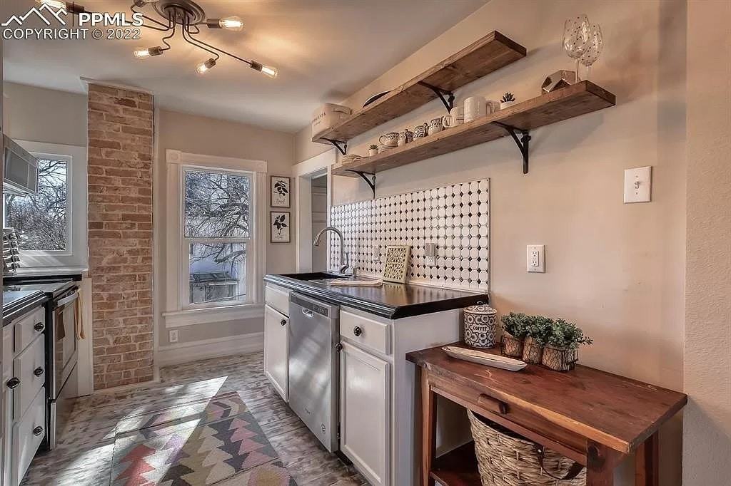 129 North Wahsatch Avenue, Unit B - Photo 6 of 17