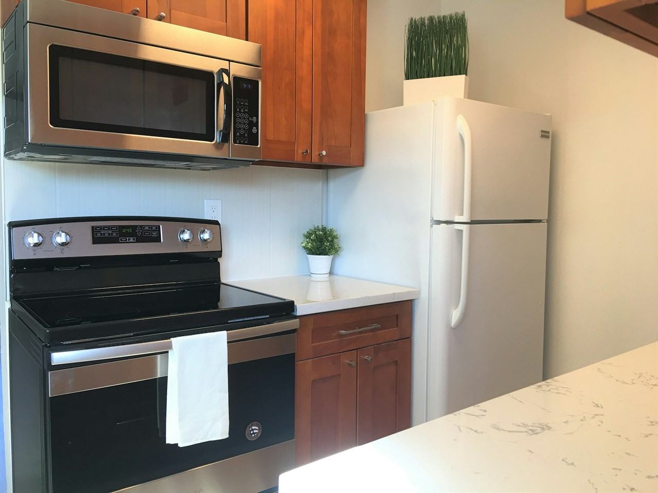 611 San Luisito Way, Unit 11 - Photo 5 of 28