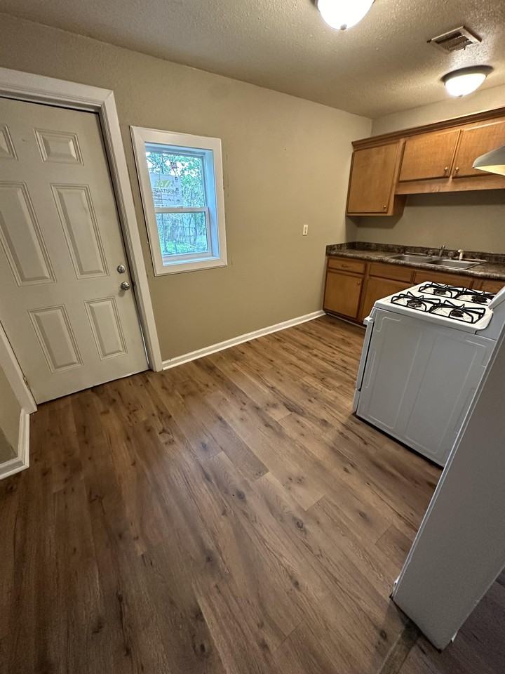 1414 W Monroe Ave #1 - Photo 5 of 8