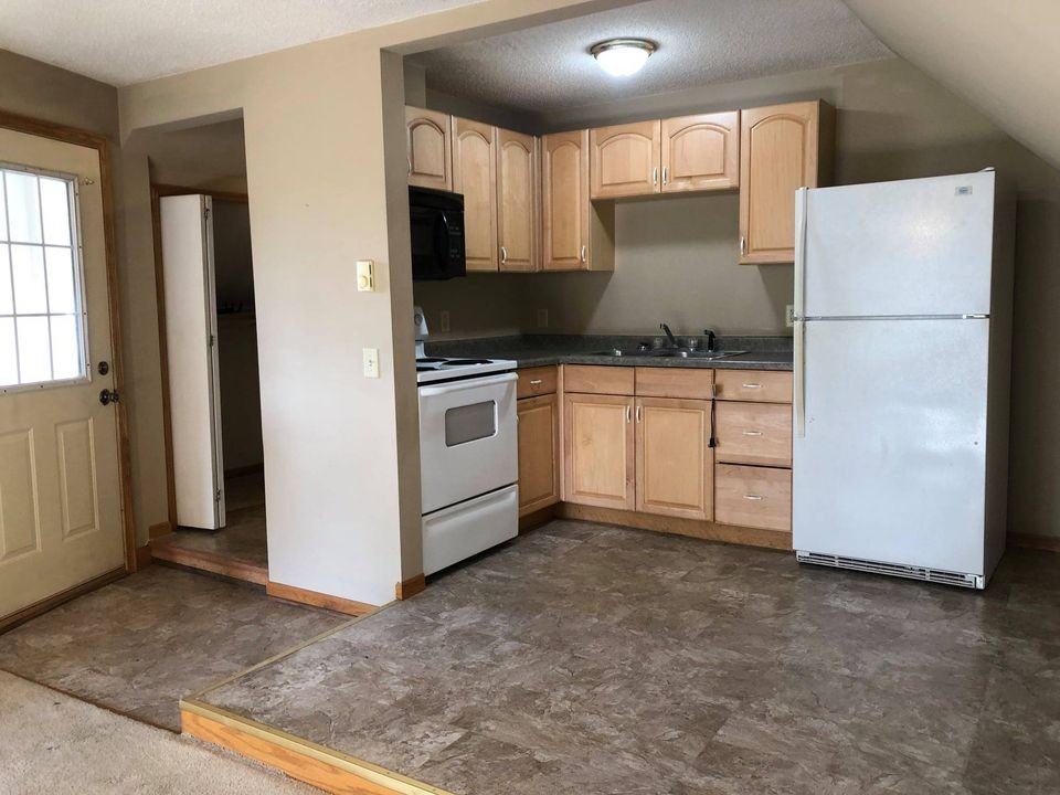 408 Atlantic Ave Uppr - Photo 2 of 5