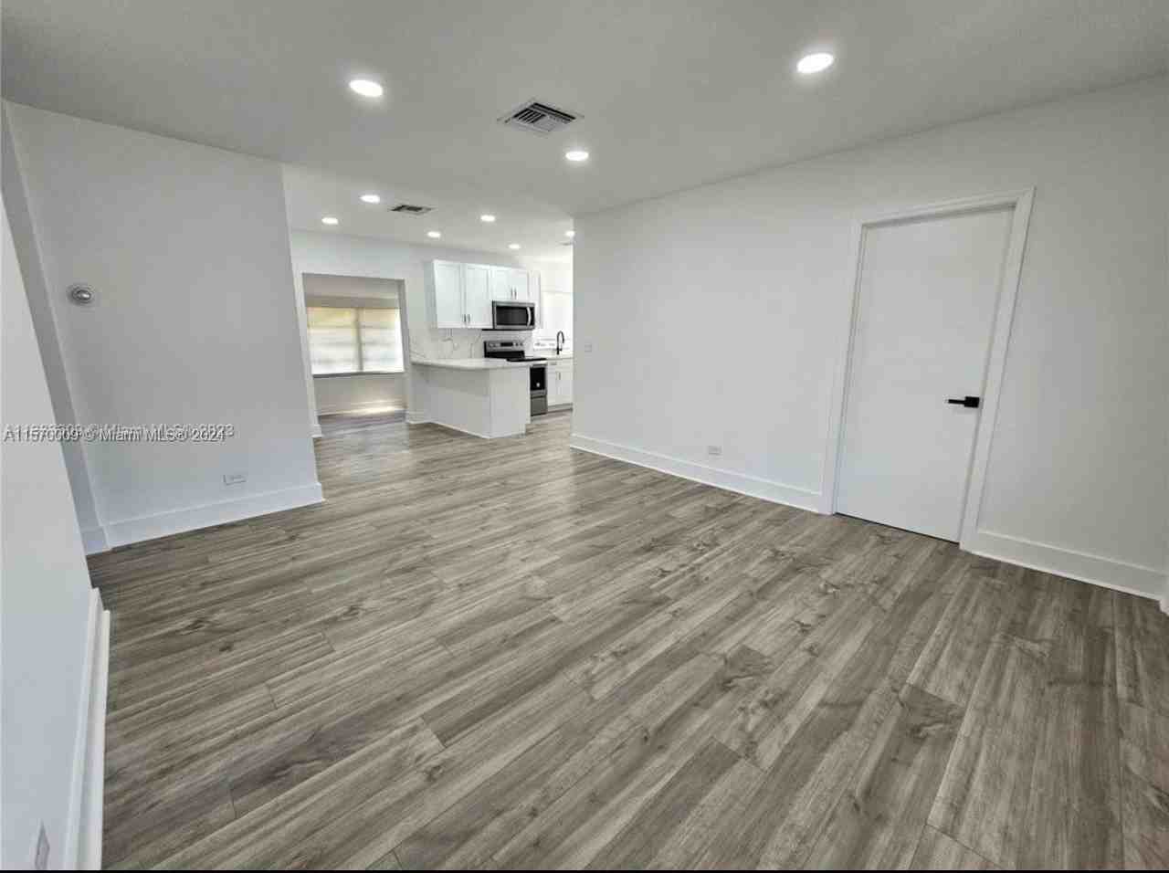 118 Ne 116th St - Photo 3 of 8