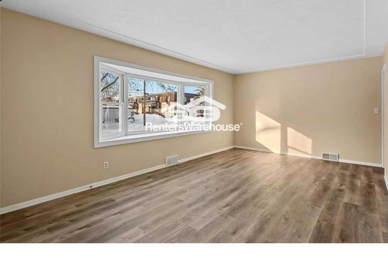 1477 York Ave - Photo 2 of 13