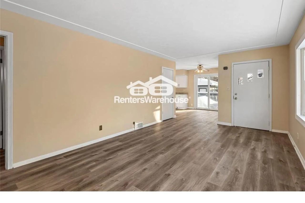 1477 York Ave - Photo 3 of 13