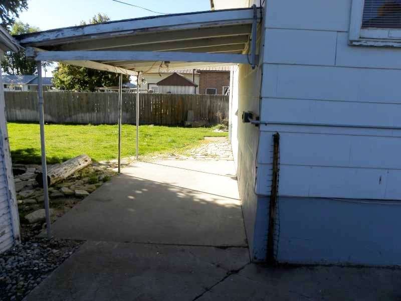 327 W 1st N - Photo 3 of 14