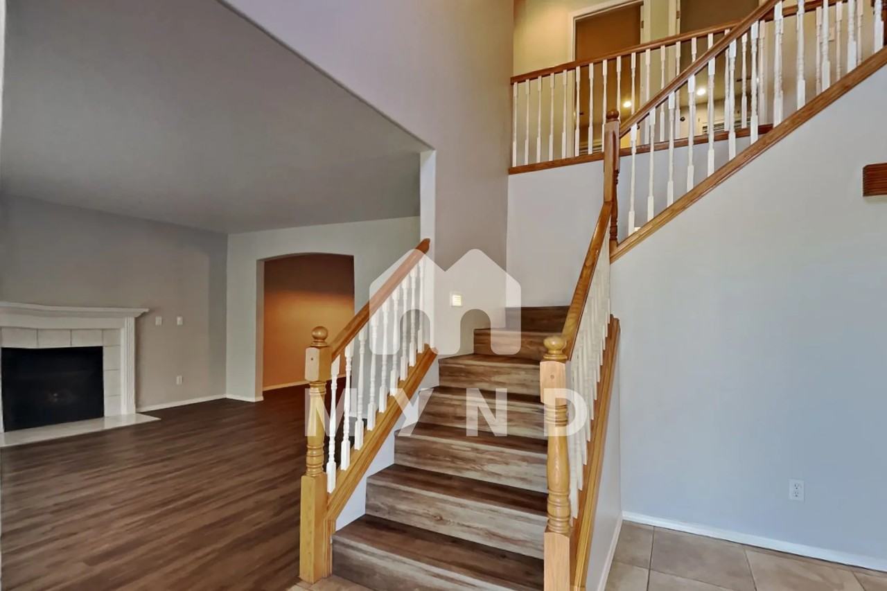 2415 Ne 165th St - Photo 2 of 38