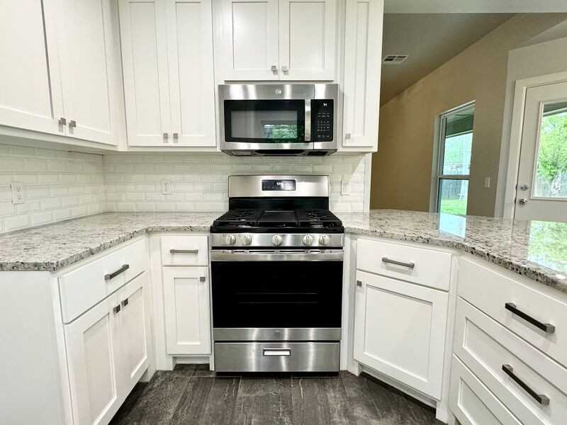 315 W Cypress St - Photo 3 of 49