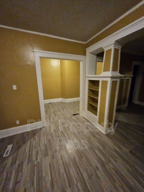 1700 W Meinecke Ave - Photo 2 of 11