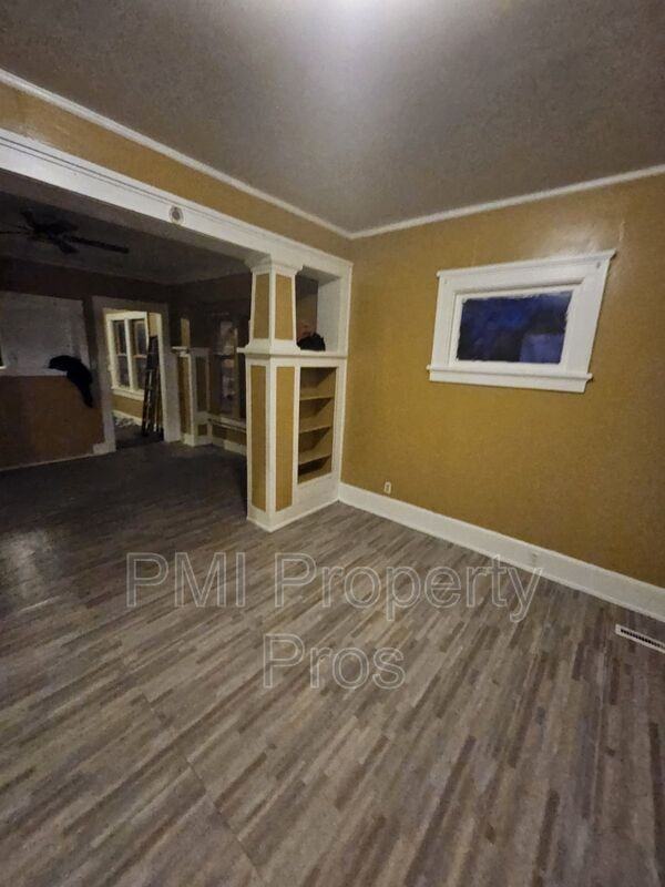 1700 W Meinecke Ave - Photo 3 of 11