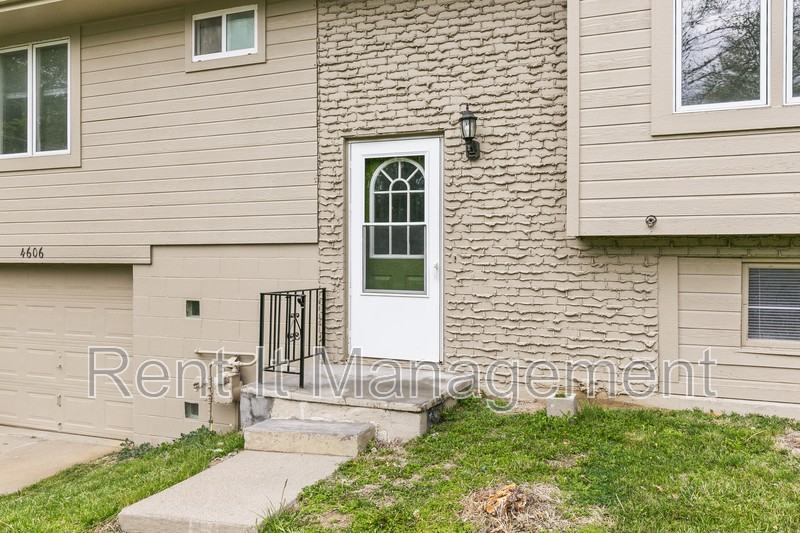 4606 O St - Photo 2 of 15