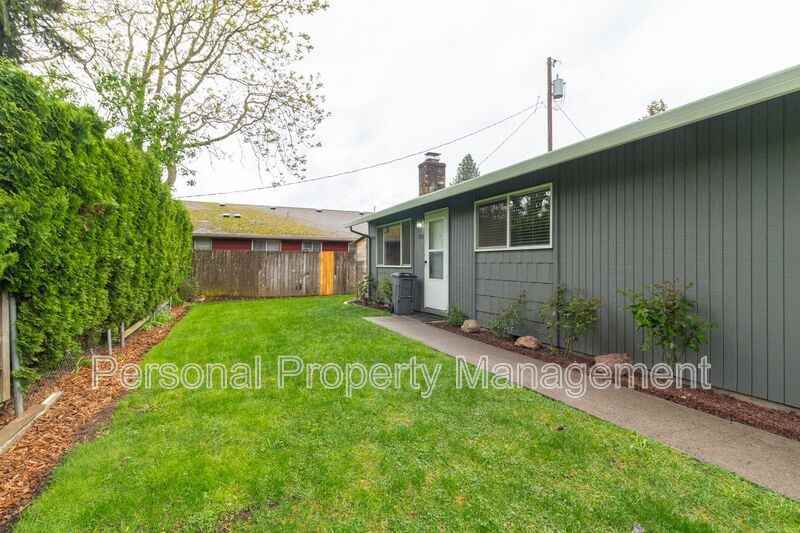 902 Z St - Photo 2 of 11