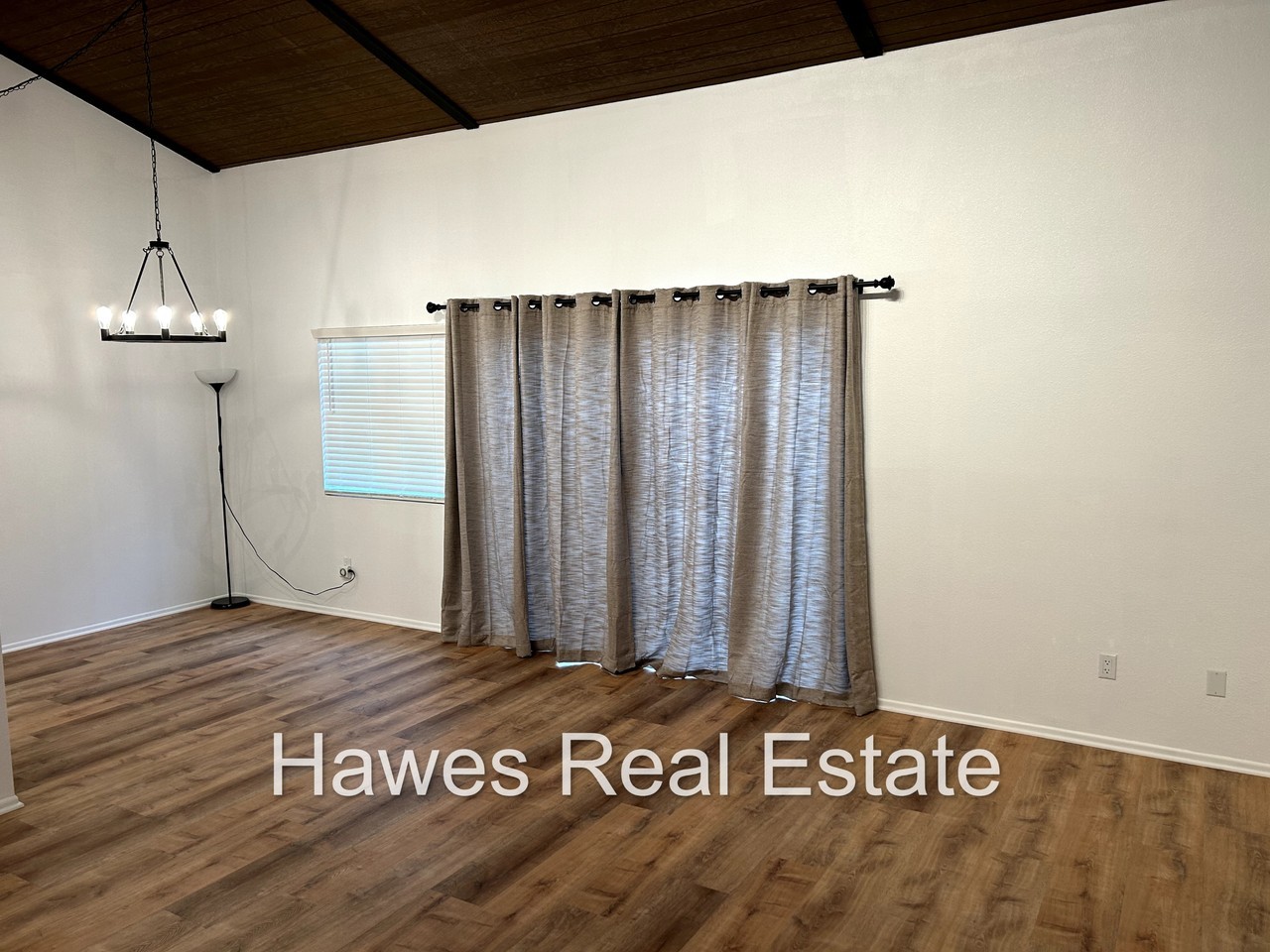 1342 W 8th St - Photo 3 of 19