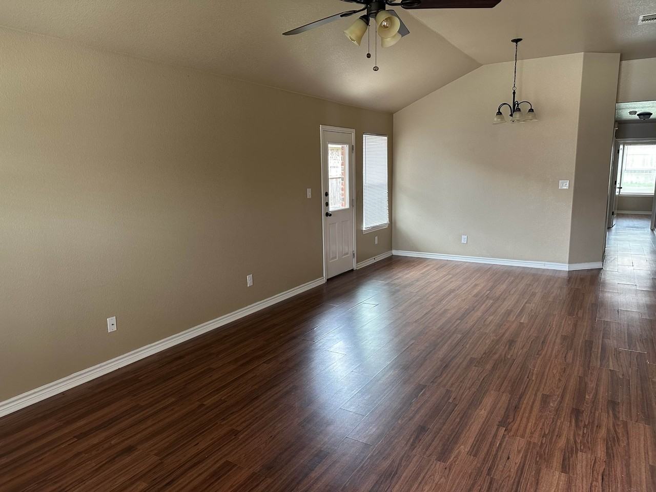 1112 Grace Point Dr - Photo 2 of 8