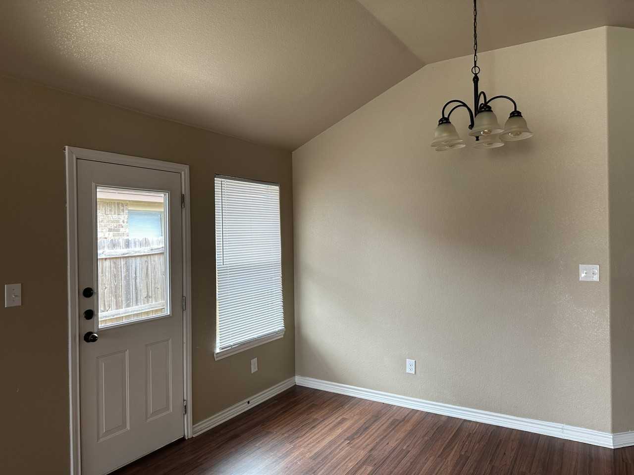 1112 Grace Point Dr - Photo 3 of 8