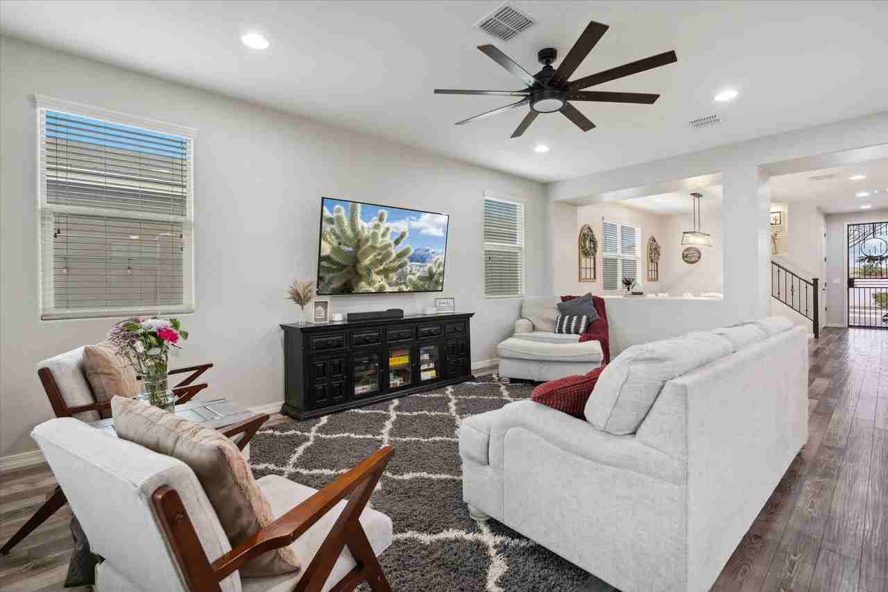 5246 S Locke - Photo 3 of 30