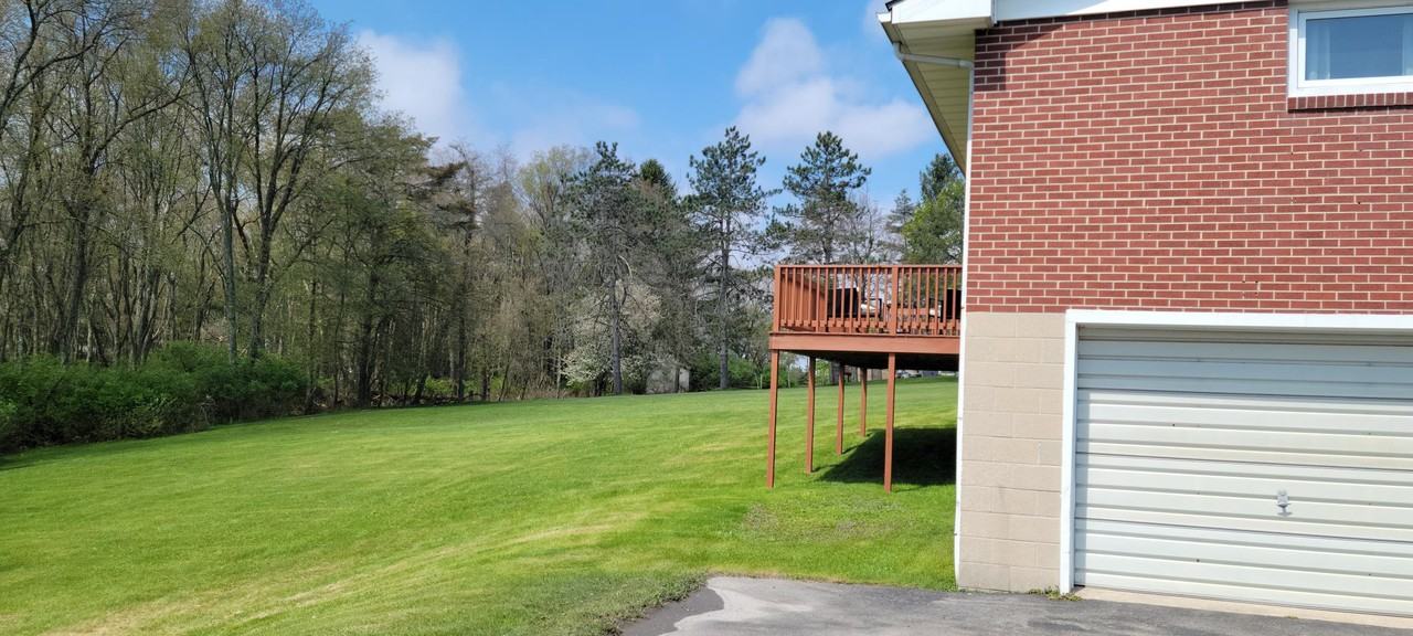 384 Dennett Rd - Photo 3 of 13