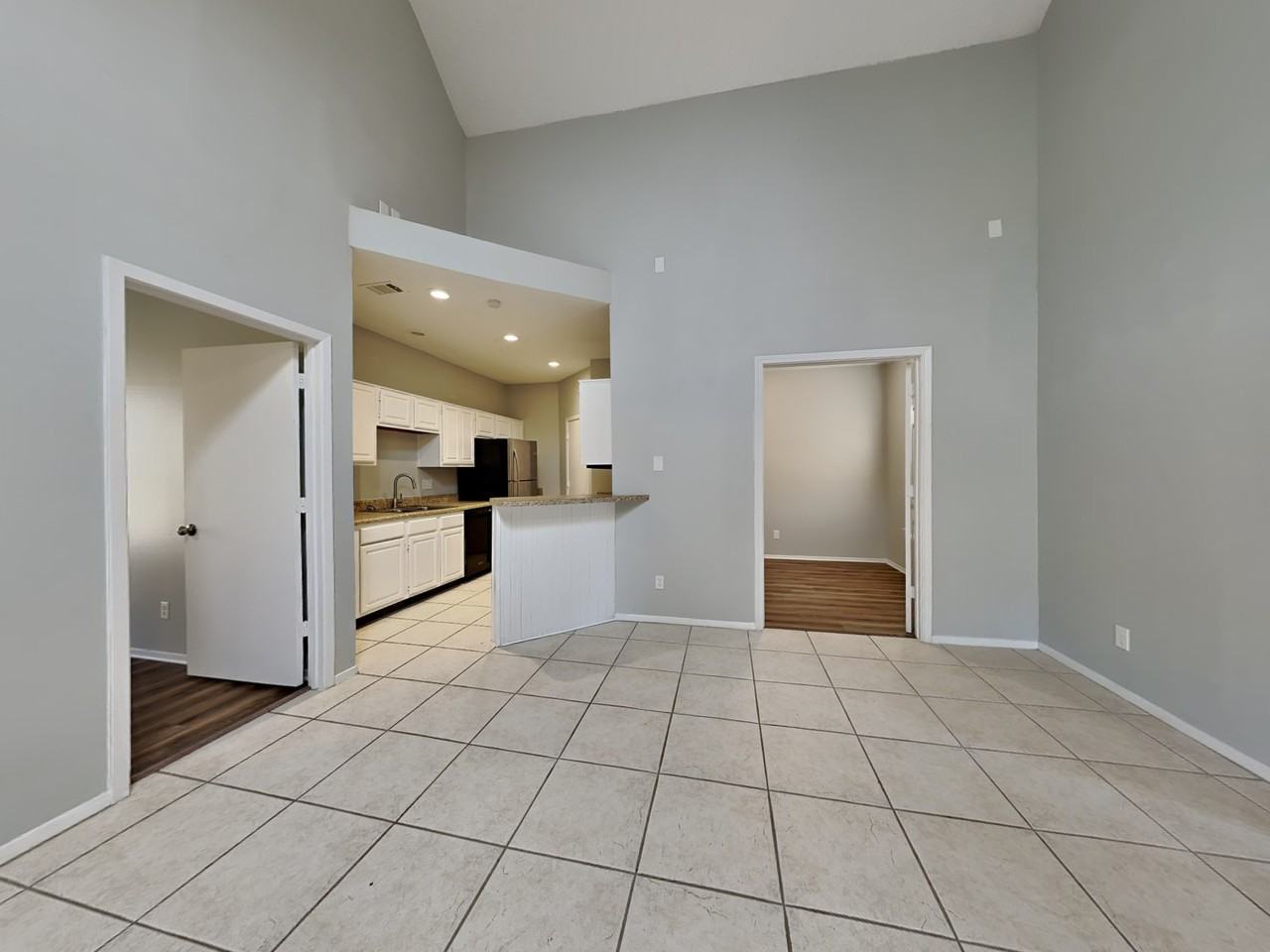1395 Chinaberry Dr - Photo 2 of 21