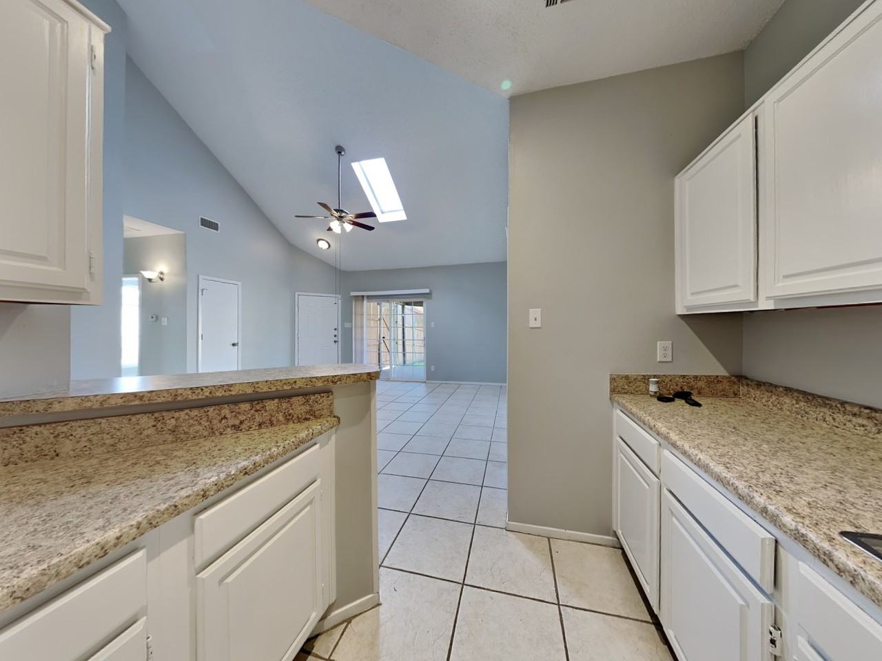 1395 Chinaberry Dr - Photo 3 of 21