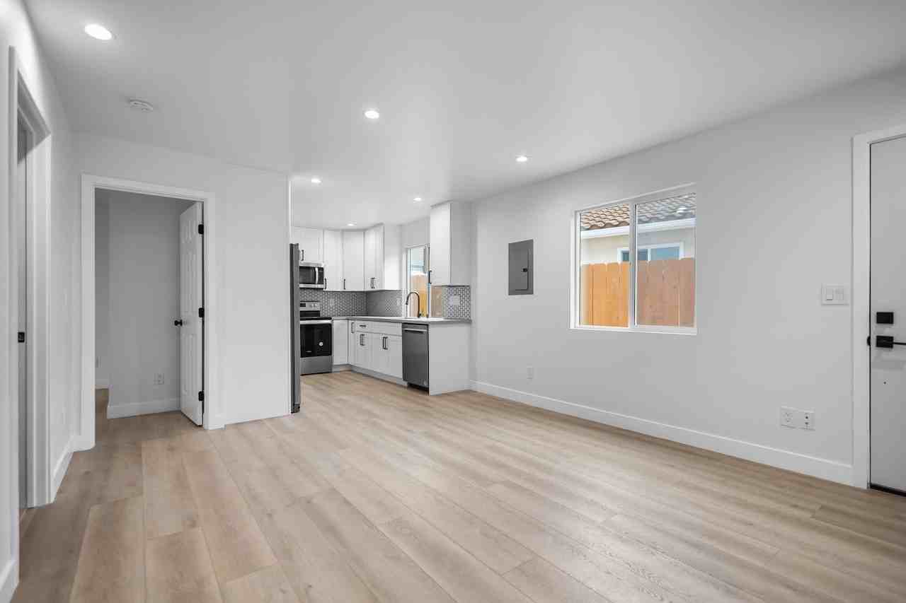 4895 54th St - Photo 2 of 8