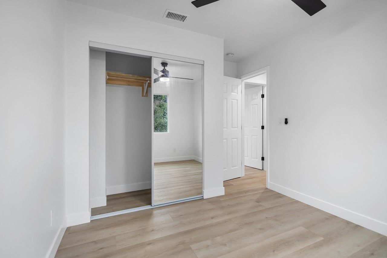 4895 54th St - Photo 5 of 8