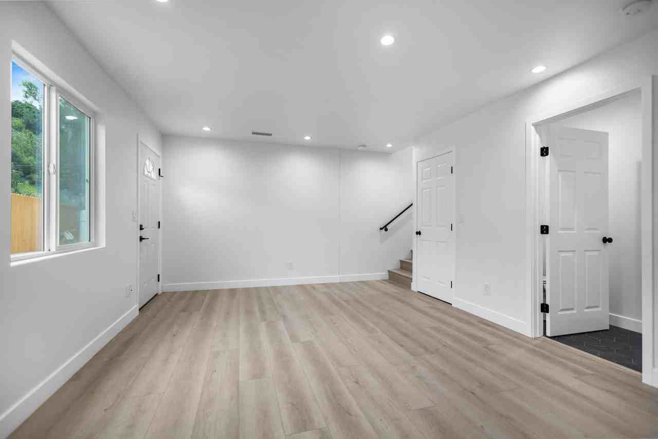 4895 54th St - Photo 6 of 8