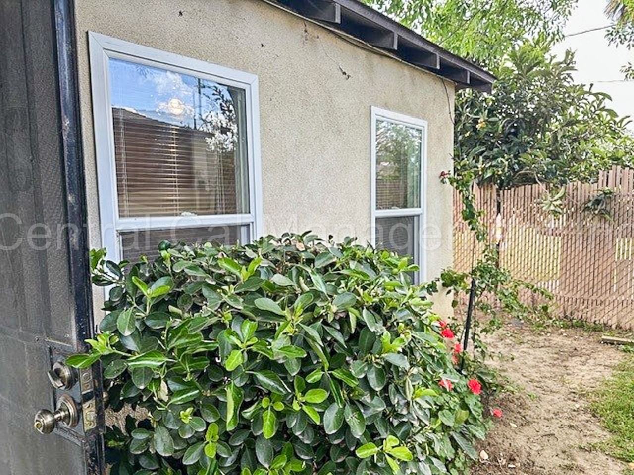 343-345 E Marengo Ave - Photo 2 of 15