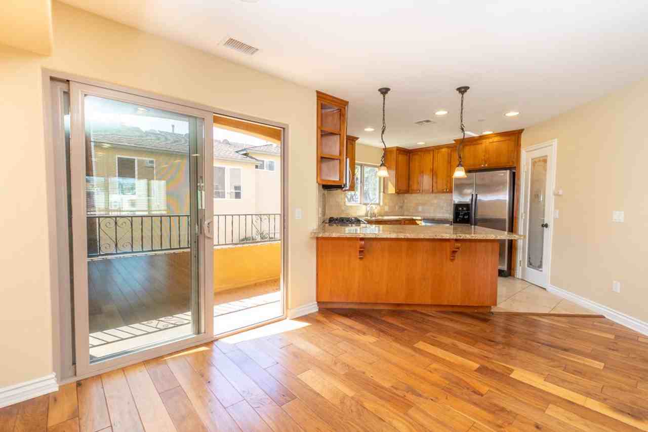 4277 Lamont St - Photo 5 of 32