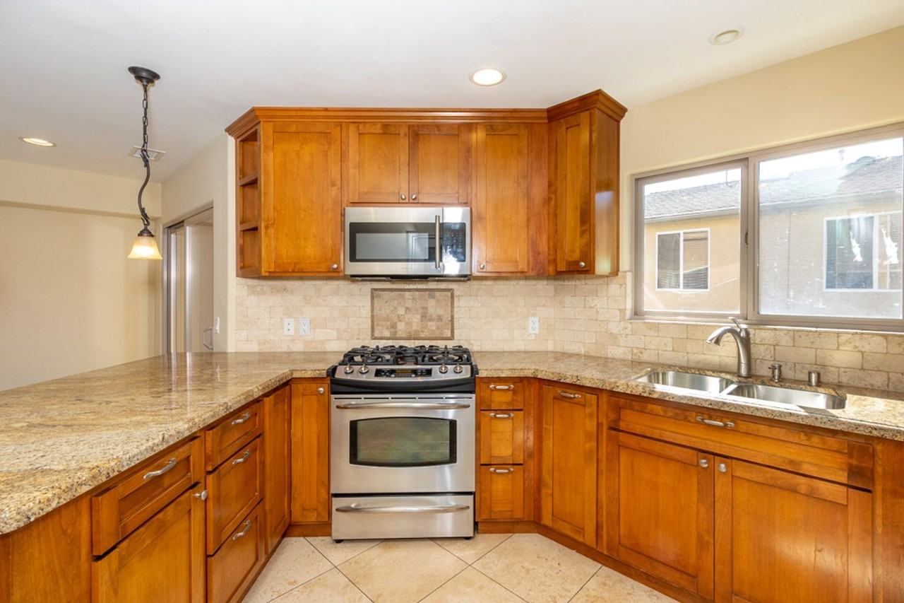 4277 Lamont St - Photo 6 of 32