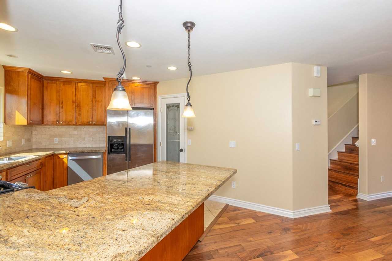 4277 Lamont St - Photo 7 of 32