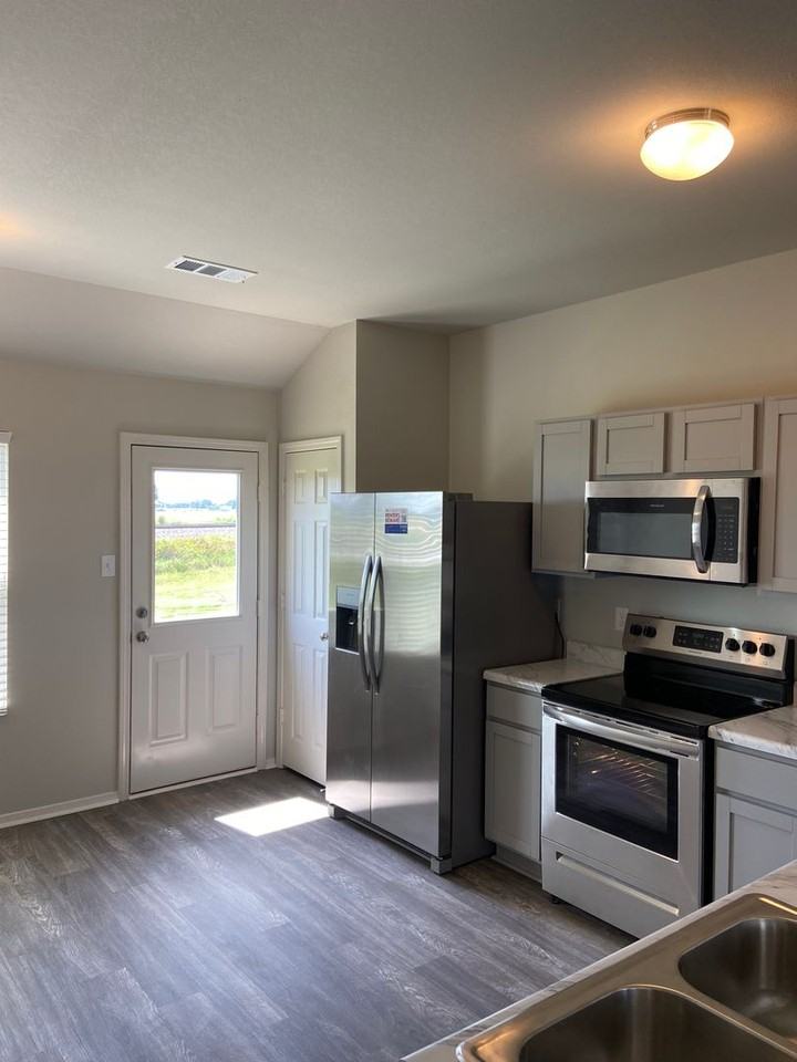 104 Ellis Dr - Photo 6 of 19