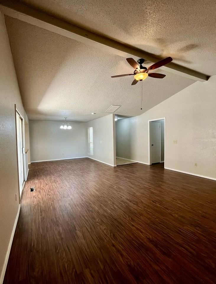 6604 Blue Spruce Ct - Photo 3 of 20