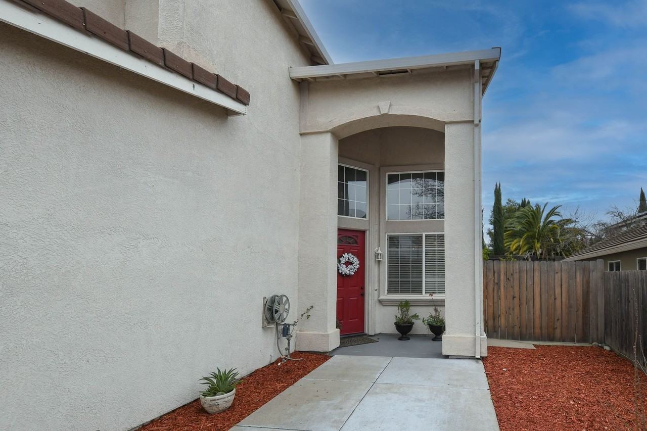 1523 Olympic Cir - Photo 2 of 22