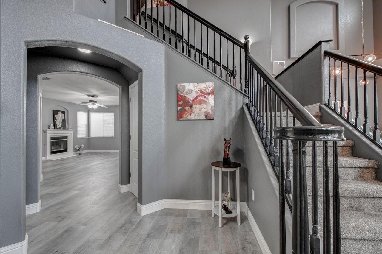 1523 Olympic Cir - Photo 3 of 22