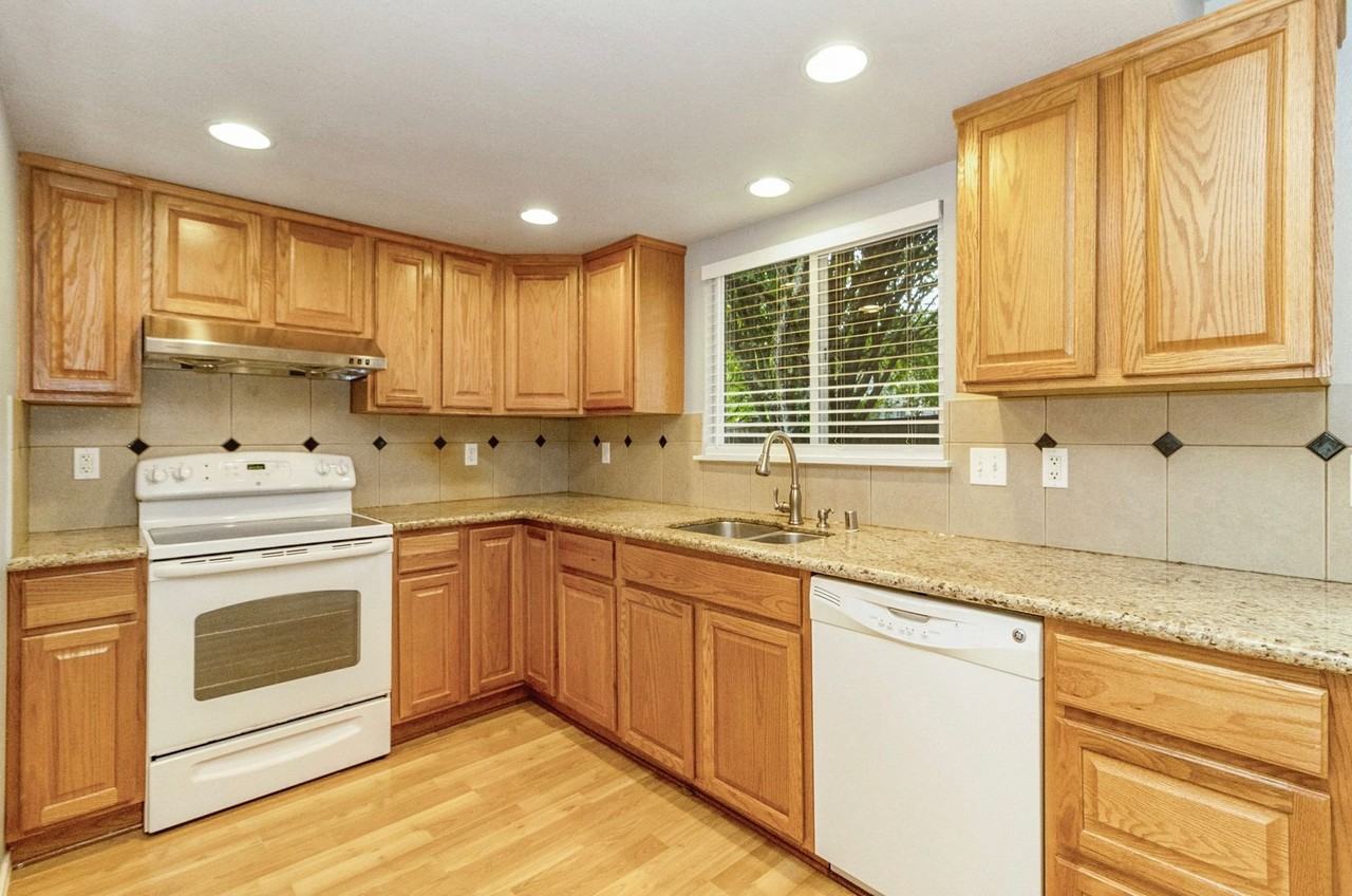 13913 102nd Ave Ne - Photo 7 of 23