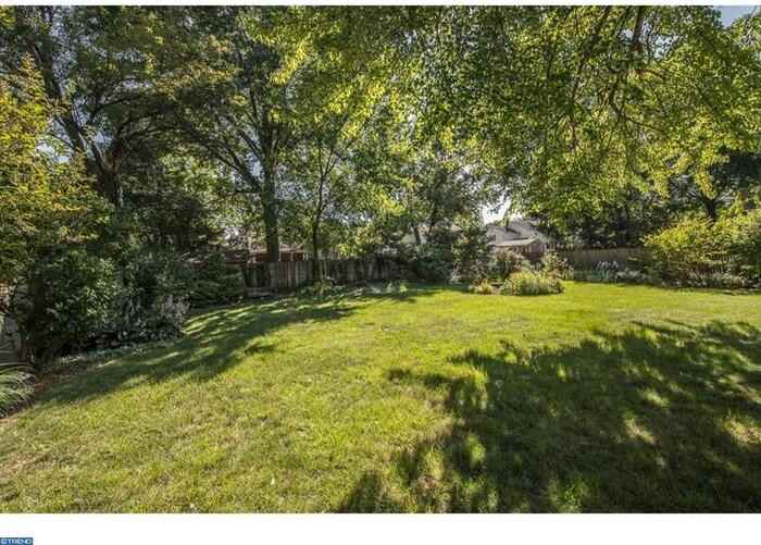 906 Township Line Rd - Photo 2 of 4