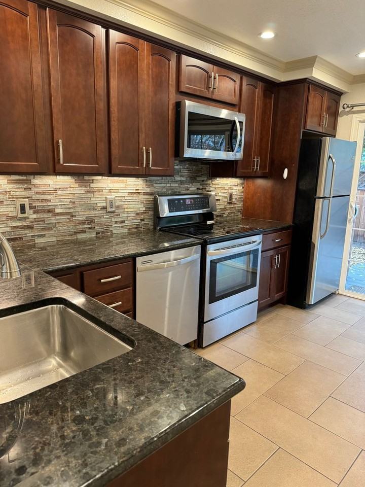 68 Kuhl Ct - Photo 2 of 19