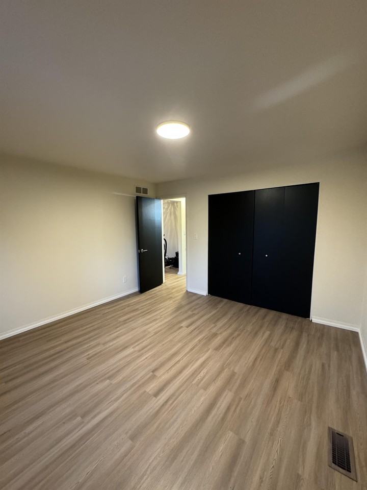 510 Montrose Ave #8 - Photo 3 of 14