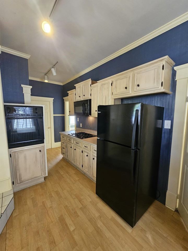 317 Market St - Photo 5 of 20