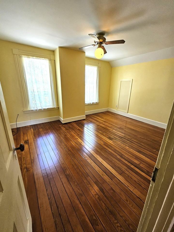 317 Market St - Photo 4 of 20