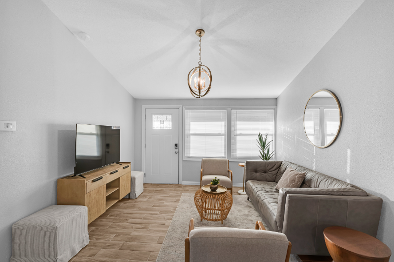 13506 Castleton Dr - Photo 3 of 20