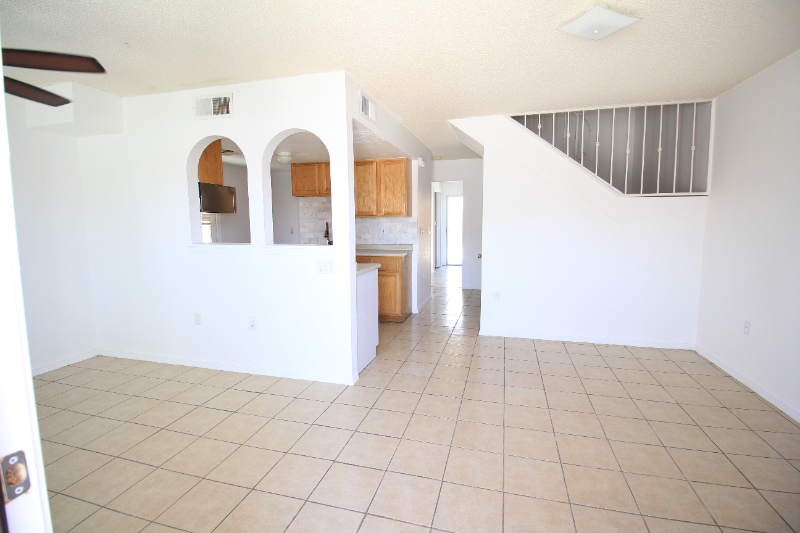 11027 Oasis Dr - Photo 2 of 20