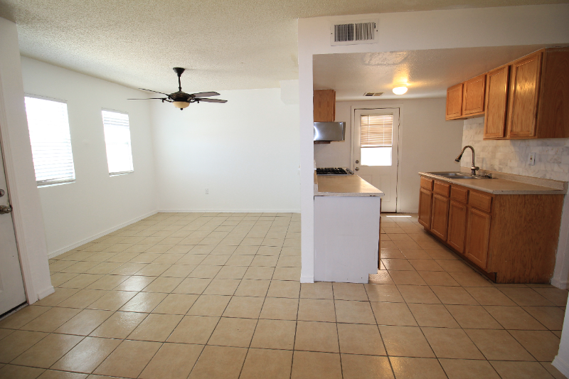 11027 Oasis Dr - Photo 3 of 20