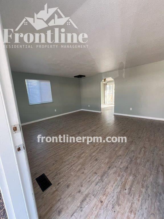 511 W Idaho Ave - Photo 3 of 16