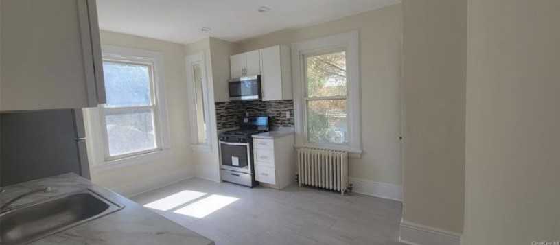 23 Hemlock Pl #2 - Photo 2 of 9