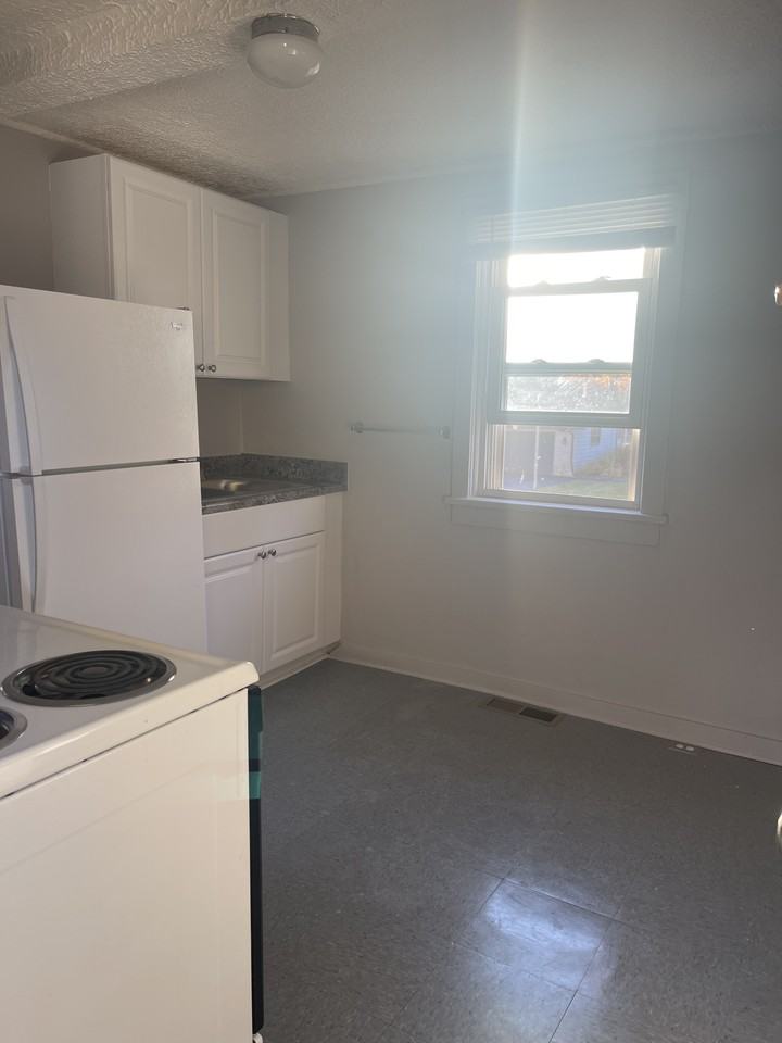 738 W Charles St #738 - Photo 3 of 22