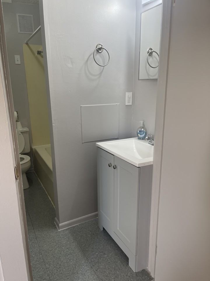738 W Charles St #738 - Photo 5 of 22