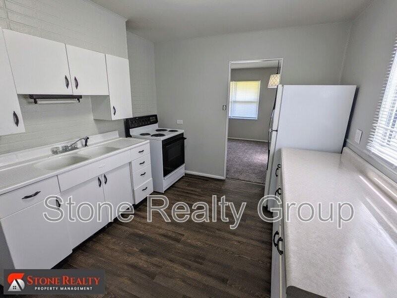 1815 S 9th St - Photo 3 of 10