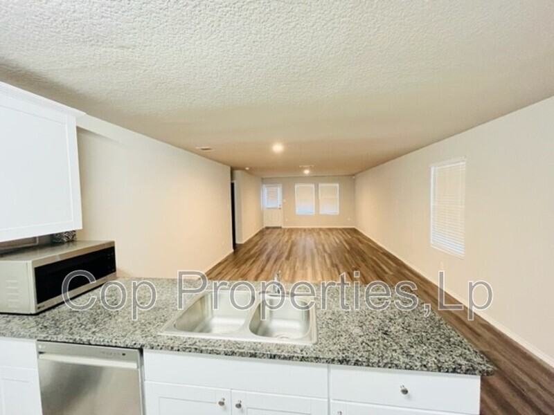 4235 Mesa Cv - Photo 3 of 17