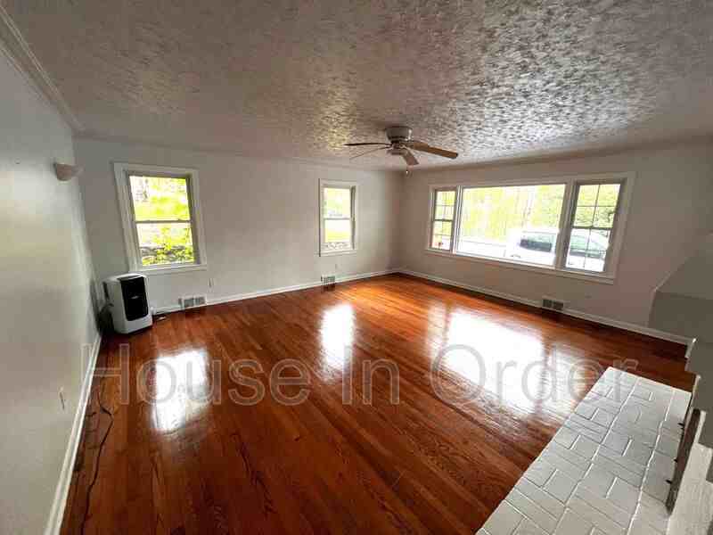 8 Valley Villas Ln - Photo 2 of 23