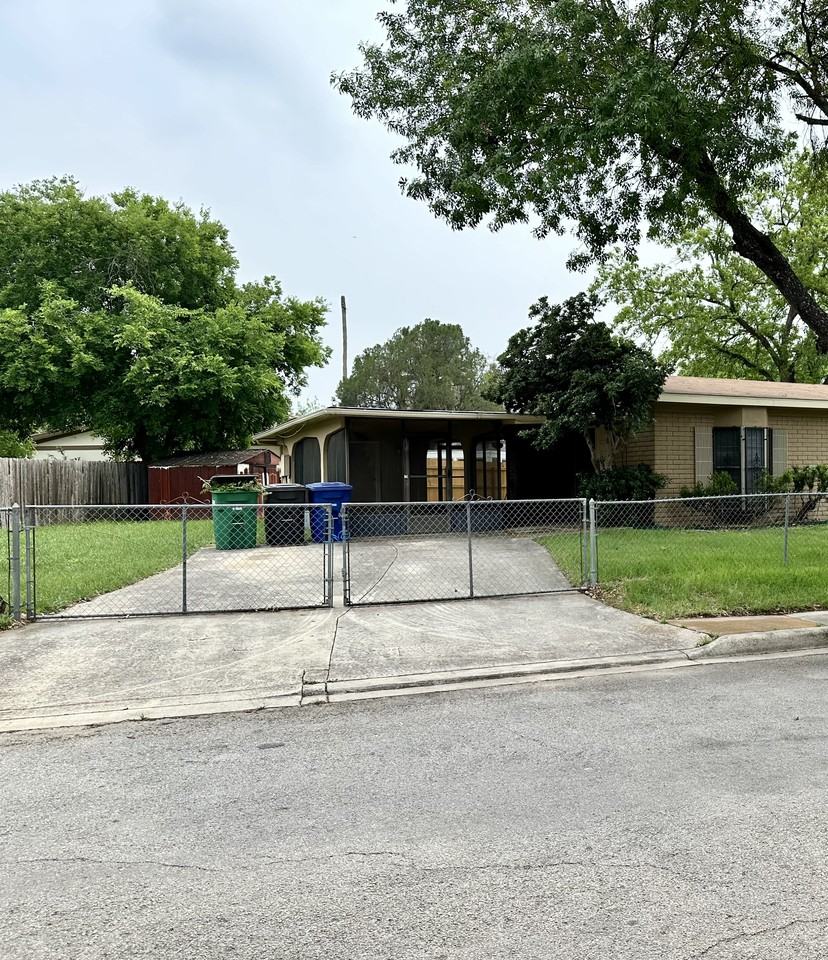 1926 Cassandra St, San Antonio, TX 78224 3 bedroom House Rental Zumper